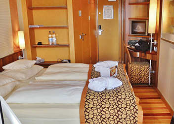 Spa villa sleeps 6